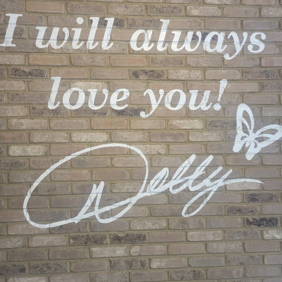 Meet your Posher, Erica - Picture 1 of 1